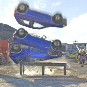 Der Schweiß- und Spanntisch Professional Extreme übersteht den Aufprall eines mehr als 1 t schweren Autos.