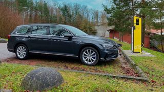 Das Ladeangebot für Stromer ist noch nicht ausreichend. Vor allem in Hessen können E-Autos verhältnismäßig schlecht Strom tanken. (Bild: gemeinfrei)