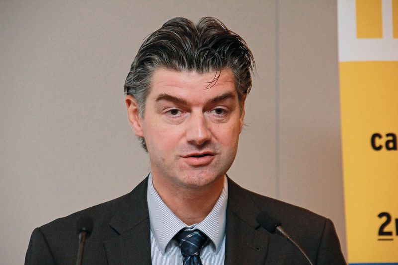 „Bei einer niedrigen Acetylenkonzentration verdoppelt sich die Härte im Vergleich zu Hartchromschichten“, berichtet Dr. Luc Langer, General Manager des Forschungsinstituts Materianova, über die Ergebnisse seines Hauses mit Wolframcarbidschichten. (Bild: Itasse)