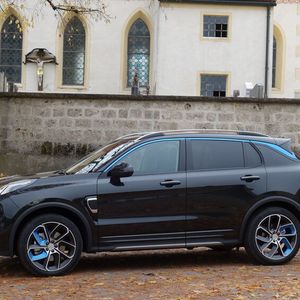 In der Plug-in-Hybrid-Version leisten Elektromotor und Dreizylinder-Benziner zusammen 192 kW/262 PS.(Bild:  Wehner)