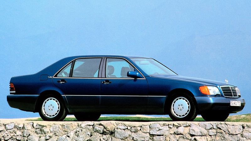 Den 600 SEL brachte Mercedes-Benz 1990 auf die Straße.  (Bild: Mercedes-Benz)