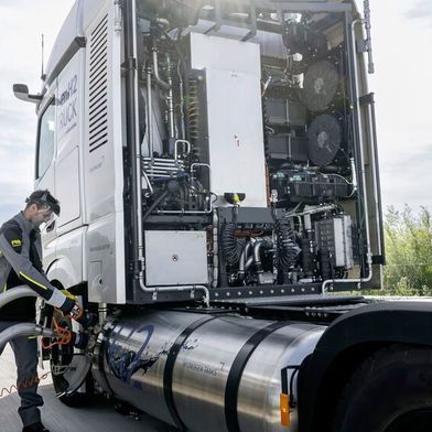 Wasserstoff gilt als möglicher Energieträger für den Lkw-Verkehr. (Bild: Daimler Truck)