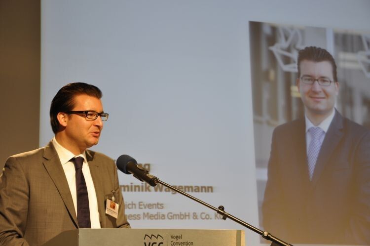 Dr. Dominik Wagemann (Vogel Business Media) begrüßte die Gäste zum zweiten Weckruf. (Foto: Richter)
