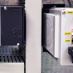 Über Twincat und Ultra-Kompakt-Industrie-PCs C6030 werden die vielen Pressen für die präzise Nivellierung, den gleichmässigen Vorschub und die exakte Ausrichtung der Tunnelelemente geregelt.(Bild:  Hebetec)