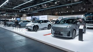 Weil mehr E-Autos verkauft werden, ist der Bedarf an Seltenen Erden stark gestiegen. (Bild: Geely)