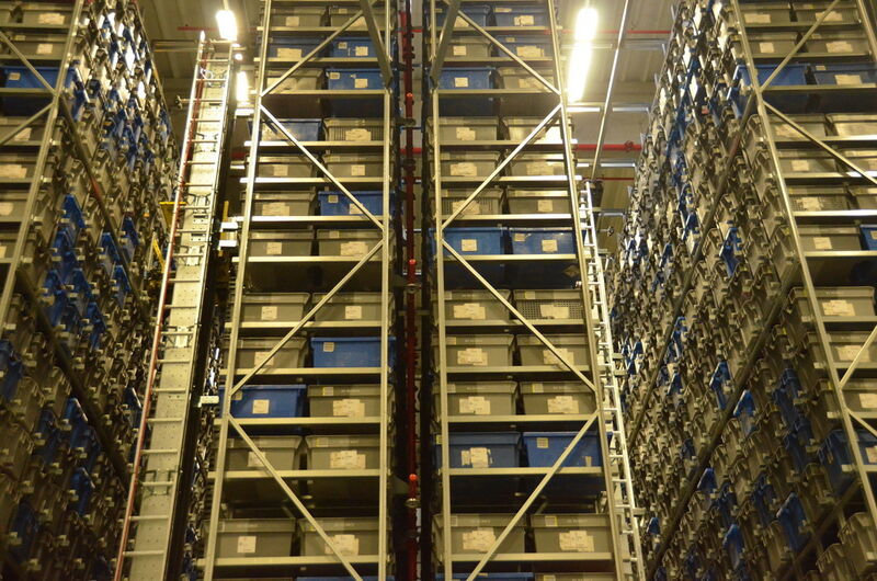 Im Logistikzentrum werden Textilien zwischengelagert und von dort aus an die Filialen geliefert. (Bild: Peek & Cloppenburg)