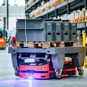 Eine geringe technische Komplexität senkt die Fehleranfälligkeit von Roboterflotten und sorgt für eine höhere Prozesssicherheit.(Bild:  Knoll Maschinenbau)