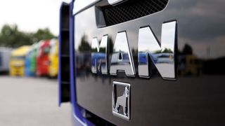 Zu neuem Glanz soll ein Spar- und Restrukturierungprogramm den Lkw-Hersteller MAN bringen. Dafür verliert eine Vielzahl an Mitarbeitern den Job. (Bild: MAN)