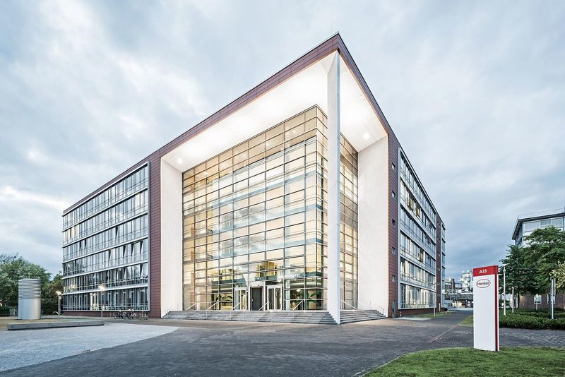 Platz 8: Henkel AG & Co. KGaA – 20,2 Mrd. €  Branche: Konsumgüterindustrie  Sitz: Düsseldorf Gründungsjahr: 1876  Beschäftigte: ca. 52 Tsd.   (Henkel AG & Co. KGaA)