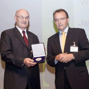 Arnold-Eucken-Medaille der GVT: Prof. Johann Stichlmair, TU München, mit Prof. Norbert Schadler, Vorsitzender des GVT-Kuratoriums 