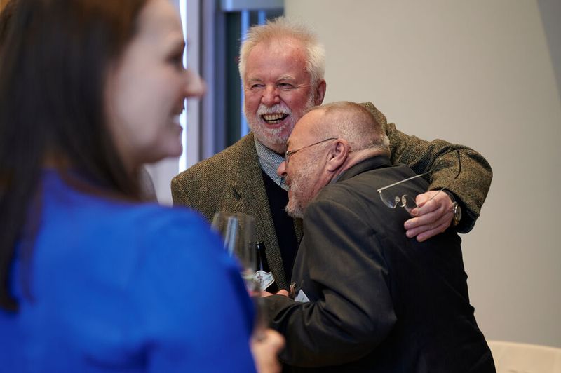 Impressionen vom ELEKTRONIKPRAXIS Frühlingsfest 2023 im Ketterer Kunst mit der Verabschiedung von Johann Wiesböck.  (Bild: © EYE AM CHRIS)