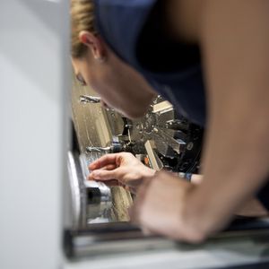 Die Aufhebung des Euro-Mindeskurses setzt die Schweizer MEM-Industrie unter starken Druck.