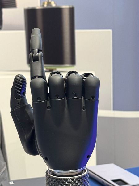 Der Swiss Automation Day der Ostschweizer Fachhochschule in Rapperswil hat sein 15 jähriges Jubiläum gefeiert. Mehr als 30 Aussteller haben Ihre neuesten Technologien im Bereich Automatisierung präsentiert. (Bild: Anne Richter, VCG)