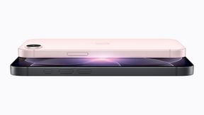 Das neue iPhone 17e kommt mit einem neuen Prozessor, mehr Arbeitsspeicher und längeren Akkulaufzeiten. Teurer wird es allerdings nicht. (Bild: Apple)