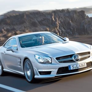 Durch konsequenten Leichtbau und intelligente Detaillösungen konnte beim Mercedes SL das Gewicht erheblichen reduziert werden.