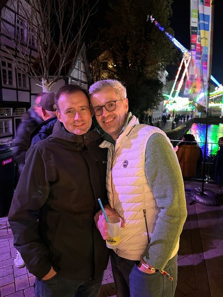 Dieses Jahr feiern sie die Kirmes als Kollegen (l.) Ronny Pilgram und Jörg Vollbach (S&K). (Bild: Vogel IT-Medien)