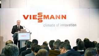 „Die Energiewende ist eine Herausforderung, vor allem aber eine große Chance für die Industrie“: CEO Joachim Janssen begrüßte die Teilnehmer des 3. Industrieforums. (Viessmann)