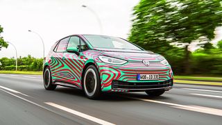 Volkswagen wird auf der IAA die Serienversion des rein elektrisch angetriebenen ID.3 präsentieren. (VW)