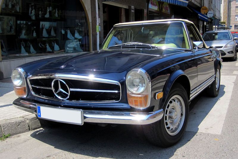 Auch beim Mercedes SL gibt es beliebte und sehr beliebte Modelle. Die stärksten Wertsteigerungen sind der Studie zufolge für den W113 zu erwarten (aktuell: 112.216 Euro). (Spanish Coches)