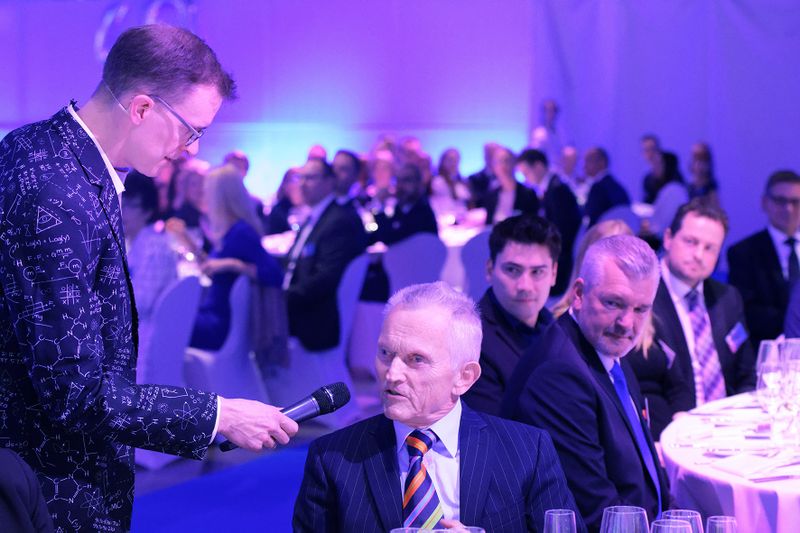 Impressionen von der LABORPRAXIS Meilenstein Gala und der Feier zum 40-jährigen Jubiläum am 30. November 2017 in Würzburg. Co-Moderator Uwe Dietrich in Aktion. (Bild: Andreas Burkhardt/LABORPRAXIS)