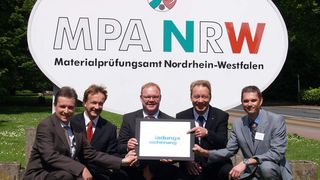Einige der Gründungsmitglieder (v.l.n.r.) des Trägervereins Ladungssicherung: Thomas Weißberg, Signal Iduna, Ralf Damberg, Ad Pitch, Karl-Heinz Keisewitt, Dolezych, Stefan Schreiber, IHK zu Dortmund und Uwe Schöbel, BQH. Bild: Trägerverein Ladungssicherung e.V. (Archiv: Vogel Business Media)