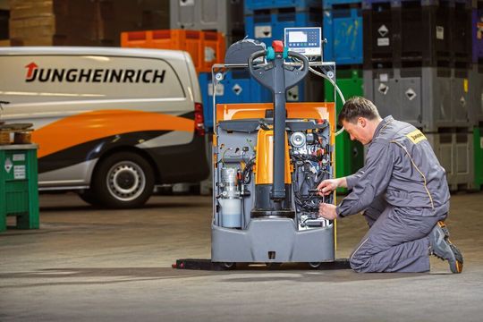 Auch der Anteil bisher als „unvermeidlich“ geltender Emissionen soll mit geeigneten Reduktionsmaßnahmen immer weiter sinken – bald auch in den Niederlanden und Großbritannien.(Bild:  Jungheinrich)