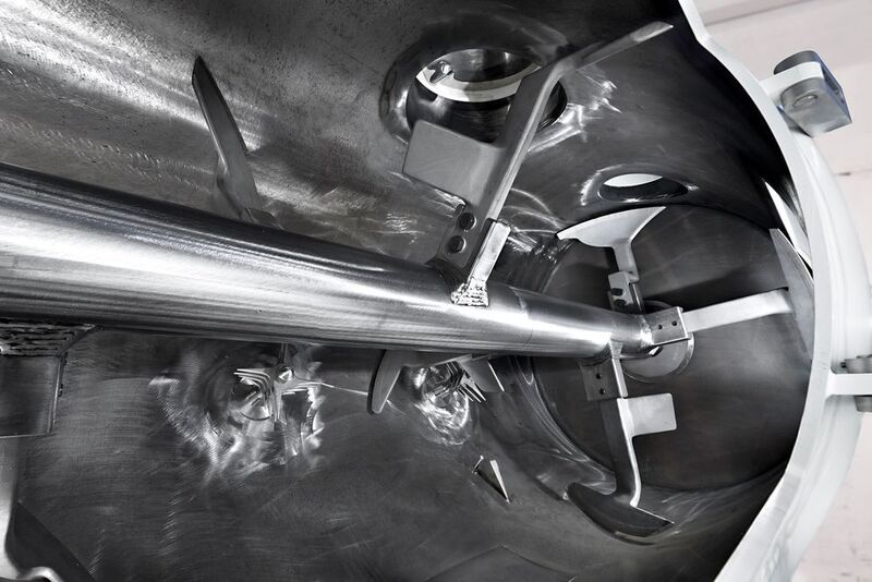 Lödige mixing systems equipped with specifically designed mixing tools and choppers ensure the required mix homogeneity and the dispersion of fibres for the mixing of dry brake and friction materials. (Lödige)