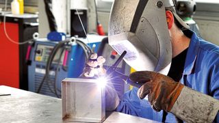 Das WIG-Schweißen ist ein Schweißverfahren, das sich unter anderem durch eine hohe Qualität der Nähte auszeichnet. Es kann zudem für viele Metalle angewendet werden. Hier ein Überblick über diesen flexibel anwendbaren Schweißprozess. (Bild: industrieblick - stock.adobe.com)