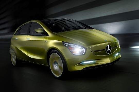 Im Jahr 2010 sollen dann Modelle der Mercedes B-Klasse einen Elektroantrieb bekommen. Dank Sanwichboden bieten die Karosserien ausreichen Platz für die Akkus. Ein modulares Konzept erlaubt es, auch einen Rangeextender unterzubringen und in ferner Zukunft eine Brennstoffzelle. (Archiv: Vogel Business Media)