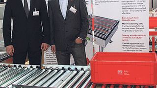 Marco Gebhardt (re.), Geschäftsführer der Gebhardt Fördertechnik GmbH, mit Thomas Stoll vom Karlsruher Institut für Technologie, der das Fördersystem mitentwickelt hat.  Bild: Otto (Archiv: Vogel Business Media)