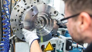 Los fluoropolímeros cumplen requisitos que, a menudo, no pueden alcanzarse con otros materiales. La desaparición de los materiales de alto rendimiento basados en PFAS tendría consecuencias drásticas para muchos sectores industriales. (Imagen:EagleBurgmann)