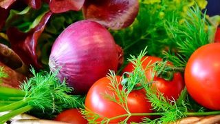 Neue Forschungsergebnisse sprechen dafür, dass sich das Mikrobiom im Darm durch eine ballaststoffreiche Ernährung oder die gezielte Zufuhr kurzkettiger Fettsäuren positiv beeinflussen lässt - und künftig so auch Diabetes vorbeugen und lindern könnte. (Symbolbild) (gemeinfrei)