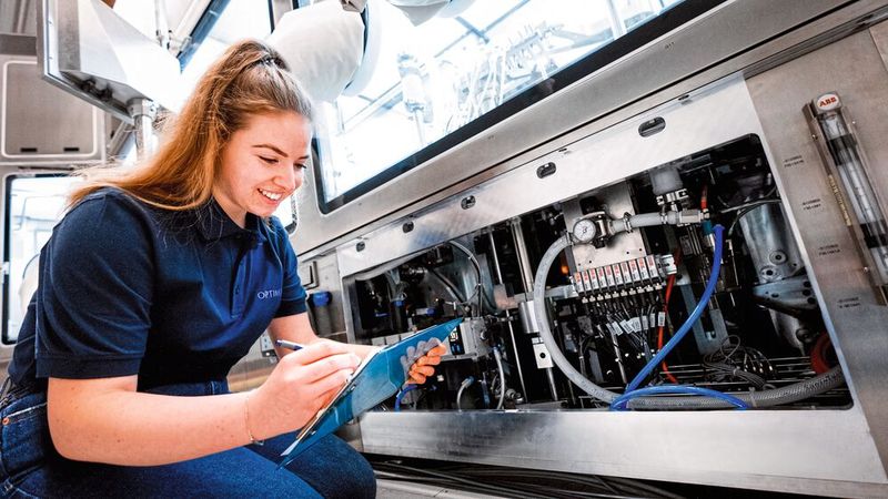 Da Optima Pharma nun im Rahmen des weiter verbesserten CSPE-Verfahrens noch umfassendere Qualifizierungsmaßnahmen bereits im Haus durchführt, reduziert sich der Zeitaufwand zwischen Installations- und Produktionsstart beim Kunden vor Ort weiter.  (Bild: Stefanie Rupp/Optima)