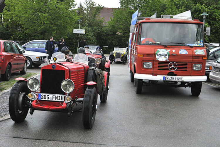 Für den Notfall vor Ort: Die historische ZDK-Feuerwehr half auch bei der Oberbayerischen Meister-Classic, allerdings kam der FN 1300 gut in die Spur. (Foto: Zietz)