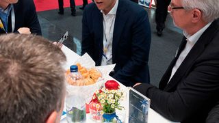Beim Roundtable zum Thema „Vernetzung“, diskutierten die Experten von Industry of Things unter anderem über den Sinn von Partnerschaften zwischen Unternehmen. (Bild: VCG)