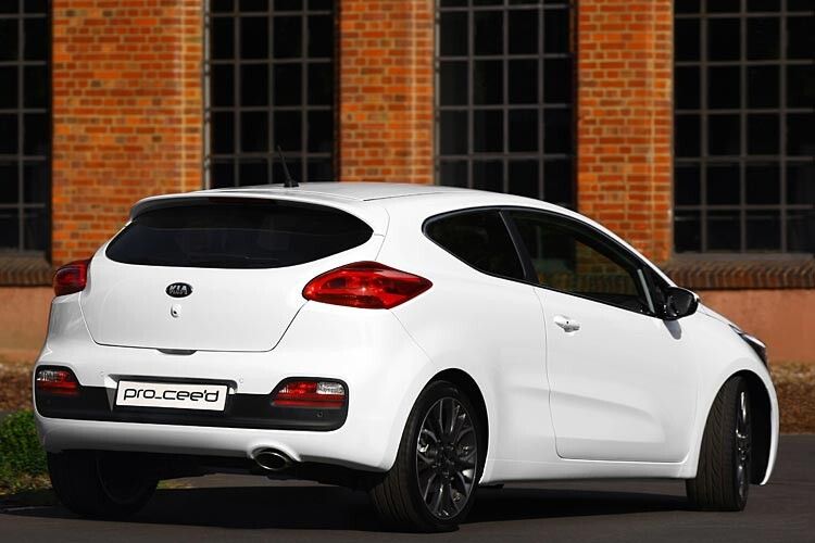 Der neue ist dynamischer gestaltet. Die Technik teilt er sich mit seinen Schwestermodellen. (Kia)