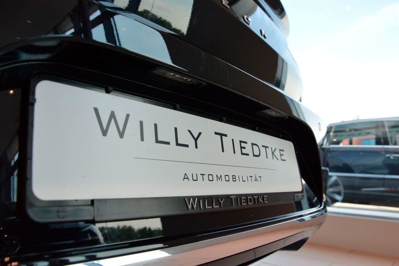Neben dem traditionellen Fahrzeugvertrieb bietet Willy Tiedtke auch Fuhrpark-Dienstleistungen an und ist als Vermieter aktiv. All diese Angebote bildet das Unternehmen auf seiner Onlinepräsenz ab.  (Achter / »kfz-betrieb«)