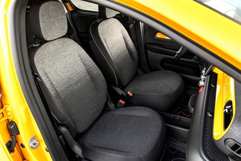 Trotz der Kürze (3,79 Meter) bietet der Twingo innen den Platz wie in der nächsthöheren Klasse – der Elektroplattform sei Dank (Bild: Renault)