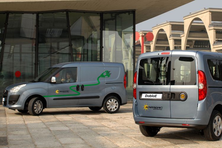 Außerdem hat Karabag einen Doblo mit E-Antrieb ... (Foto: Karabag)