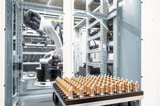 Hohner Maschinenbau
fertigt auf der neuen Hermle-
Anlage Losgrößen von fünf
bis 500 Stück. Hohner Maschinenbau
fertigt auf der neuen Hermle-
Anlage Losgrößen von fünf
bis 500 Stück.