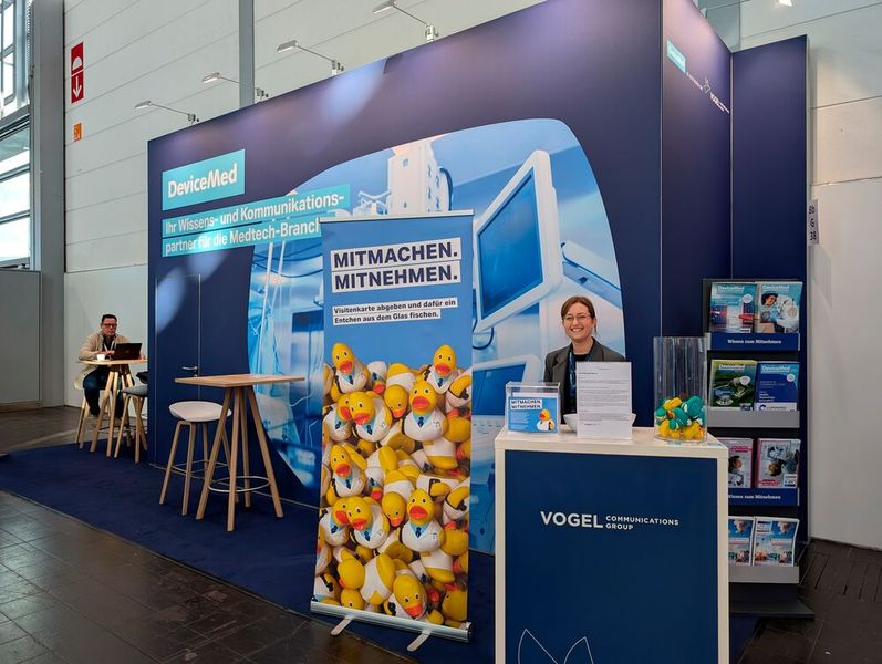 ... Am Devicemed-Redaktionsstand konnten sich die Besucher über das Kommunikationsangebot der Vogel Communications Group informieren und an einem Gewinnspiel teilnehmen. (Bild: Breunig – VCG)