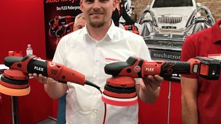 Auf der Tasc 2019 in Düsseldorf gab es die neuen Werkzeugmaschinen am Messestand schon zu sehen. (Holz / »kfz-betrieb«)