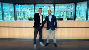 Christian Müller (CEO bei Schwarz Digits, l.)  und Vivek Mahajan (CTO bei Fujitsu) haben eine eine strategische Partnerschaft vereinbart, um die souveräne digitale Infrastruktur in Europa voranzutreiben. (Bild: Schwarz Digits )