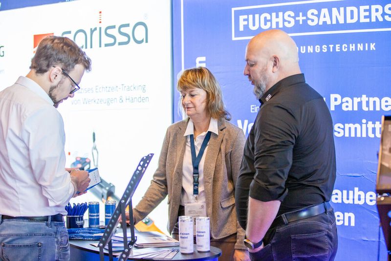 Gerade der fachliche Austausch unter den Schraubexperten untereinander ist das, was die Regionalmesse Schraubtec ausmacht. (Bild: Amelie Jehmlich/ART n Photo)