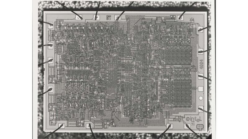Schematisches des Intel 4004. Schöpfer Federico Faggin war so stolz auf seine Kreation, dass er den Chip mit seinen Initialen signierte (oben rechts auf dem Kopf stehend sichtbar). (Intel)