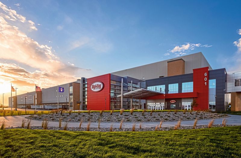 Mit diesem Blick auf den Haupteingang empfängt ab Mitte 2021 die neue Distributionshalle von Digi-Key seine Mitarbeiter und Kunden (Digi-Key)