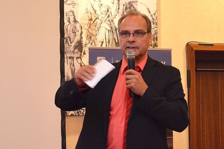 Verbandspräsident Benno Schulz forderte den Importeur auf, alles dafür zu tun, dass die Rendite im Seat-Handel stabil über 2 Prozent bleibt. (Foto: Grimm)