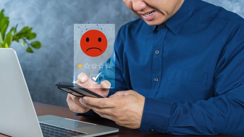 „Dir zeig ich’s!“ Rachegelüste stehen bei Ex-Mitarbeitern ganz oben auf der Liste, wenn sie negative Bewertungen über ihre ehemaligen Arbeitgeber online veröffentlichen. (Bild:  jittawit.21 - adobe.stock.com)