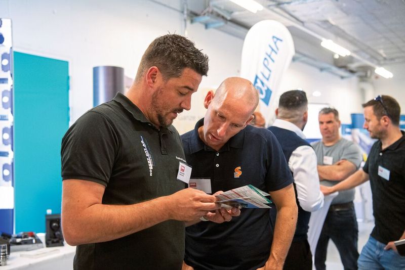 Reger Austausch zwischen den Besuchern und Ausstellern. (Bild: Thomas Entzeroth)