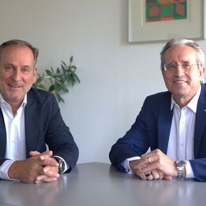 Peter Steinl and Dr Georg Holzinger – Managing Directors of Shibaura Machine LWB(Source:  Shibaura Machine LWB)